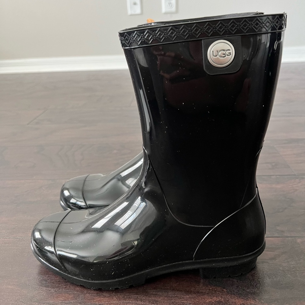 UGG Rain/Snow Boots- Size 9